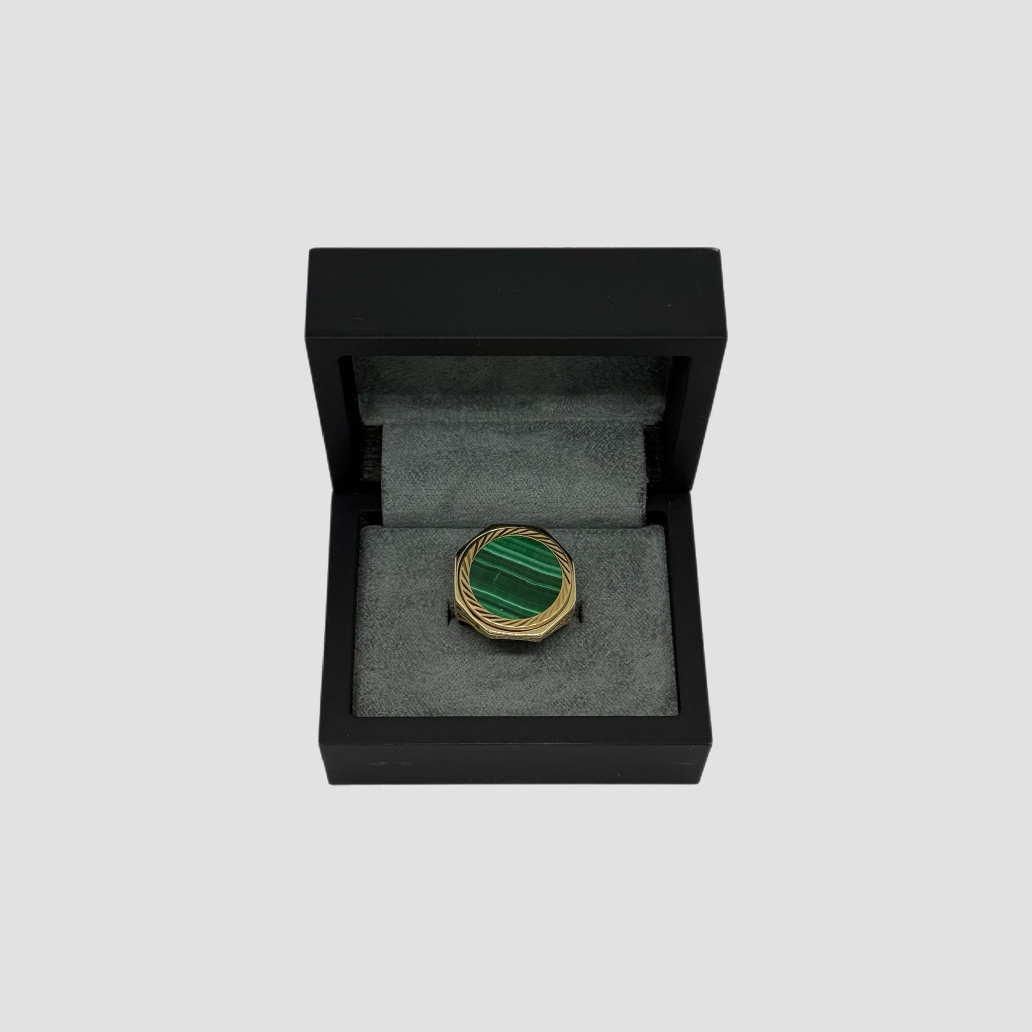 9ct Green Malachite Half Sovereign Ring