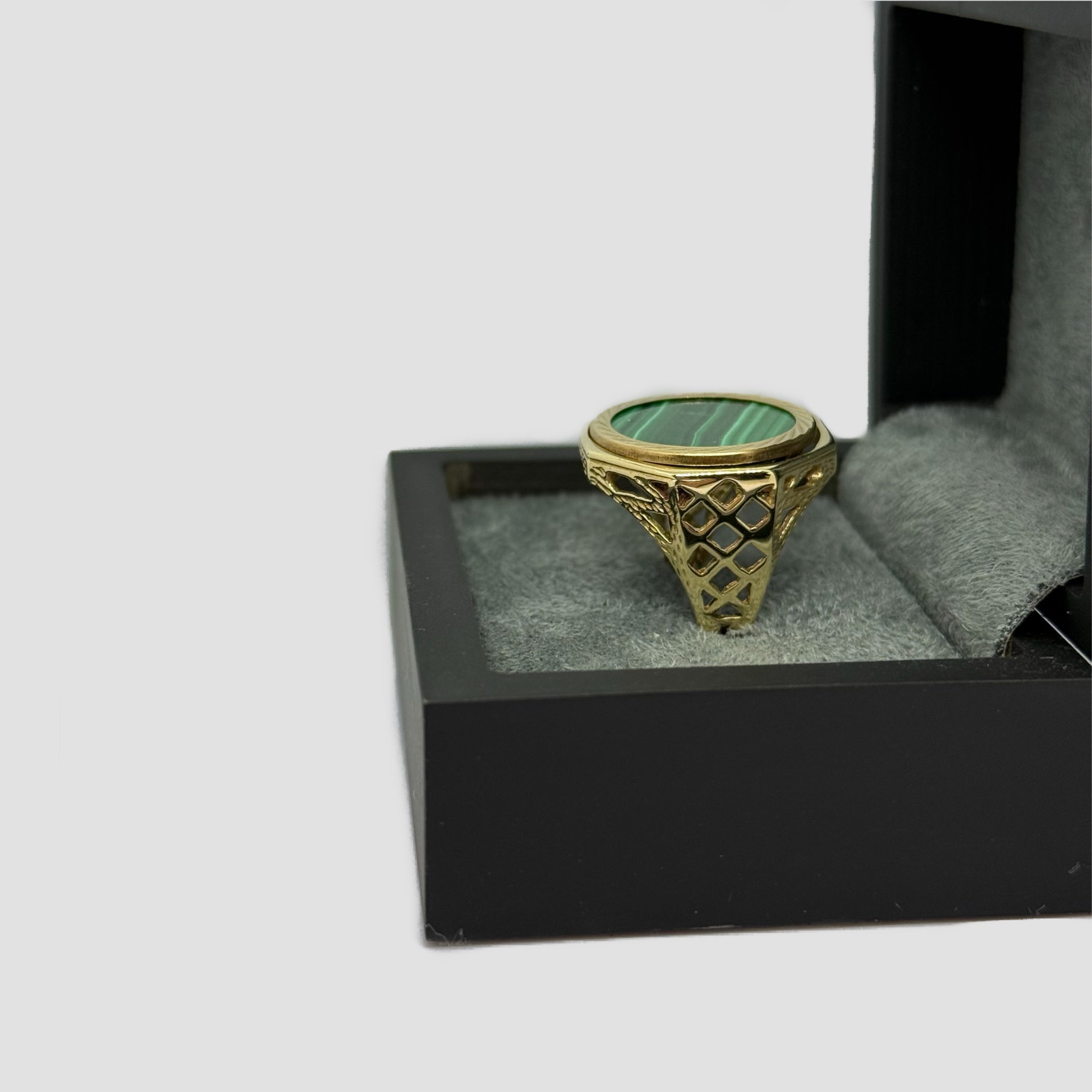 9ct Green Malachite Half Sovereign Ring