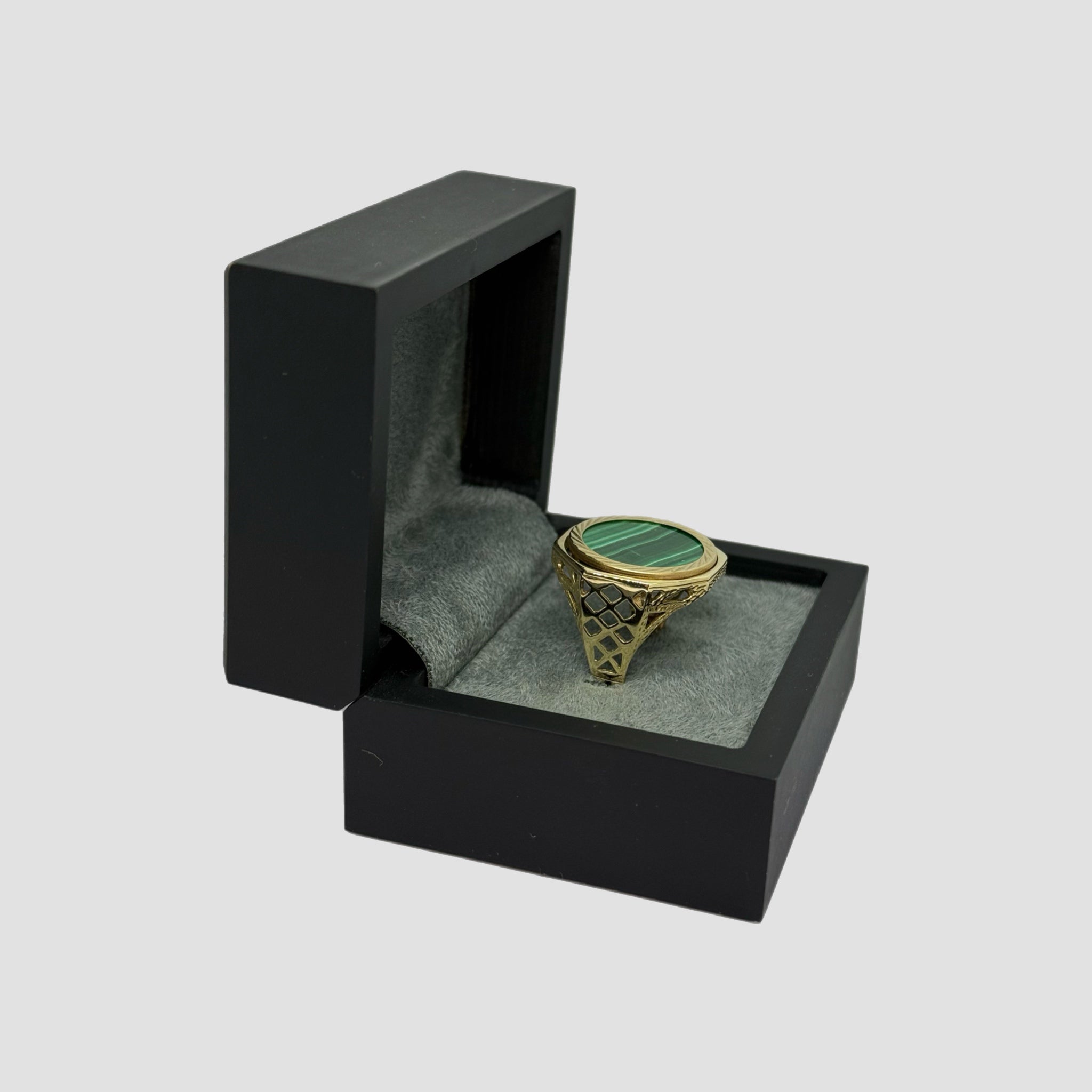 9ct Green Malachite Half Sovereign Ring