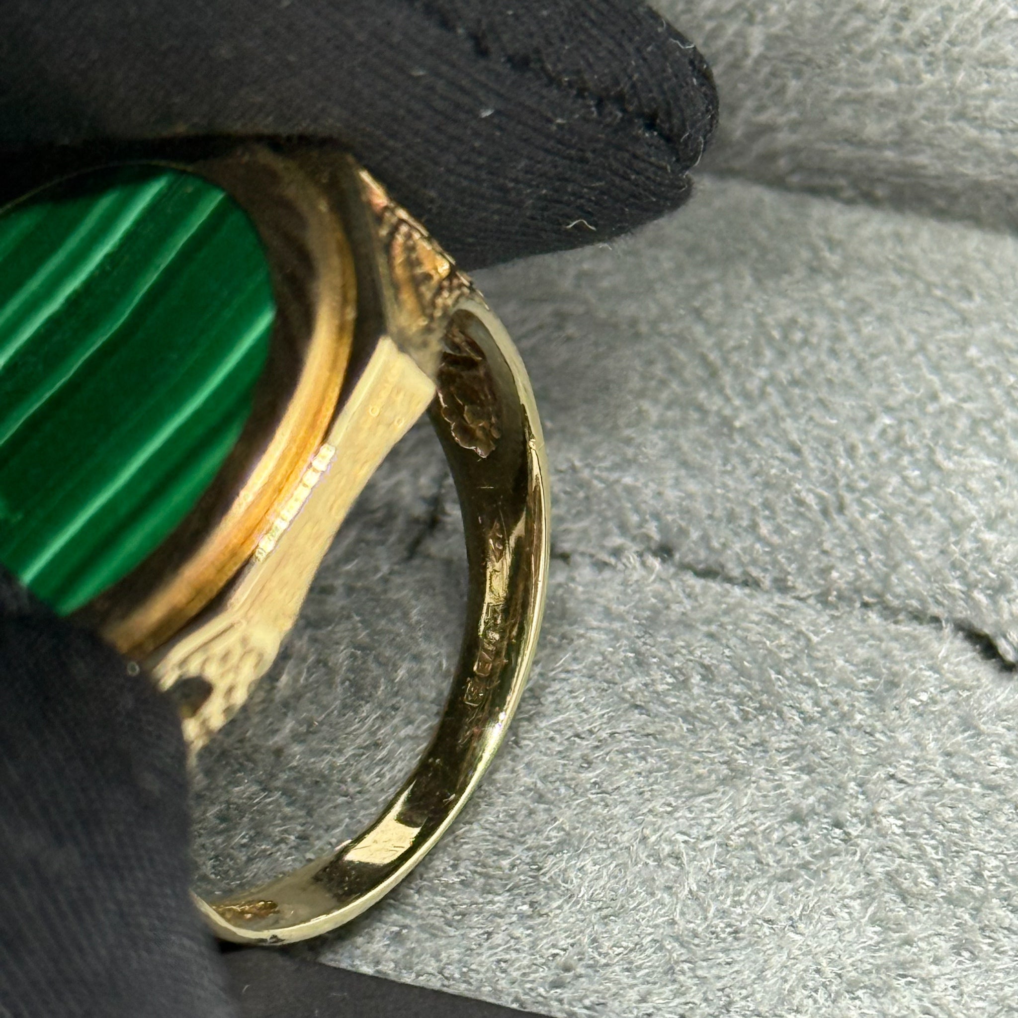 9ct Green Malachite Half Sovereign Ring