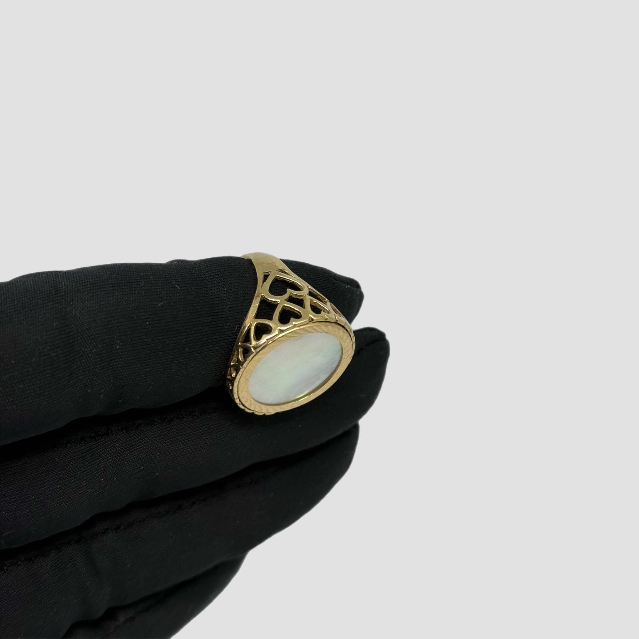 Mother Of Pearl Half Sovereign Ring