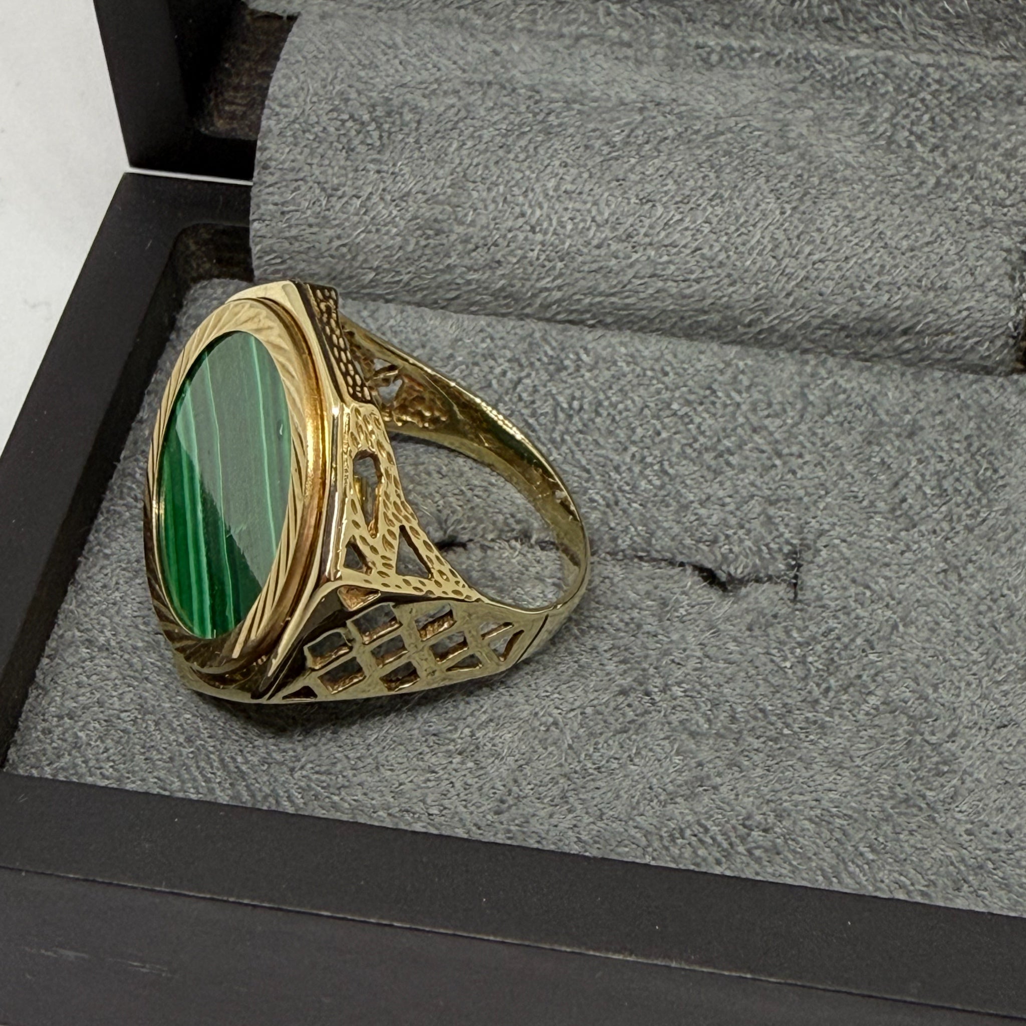 9ct Green Malachite Half Sovereign Ring