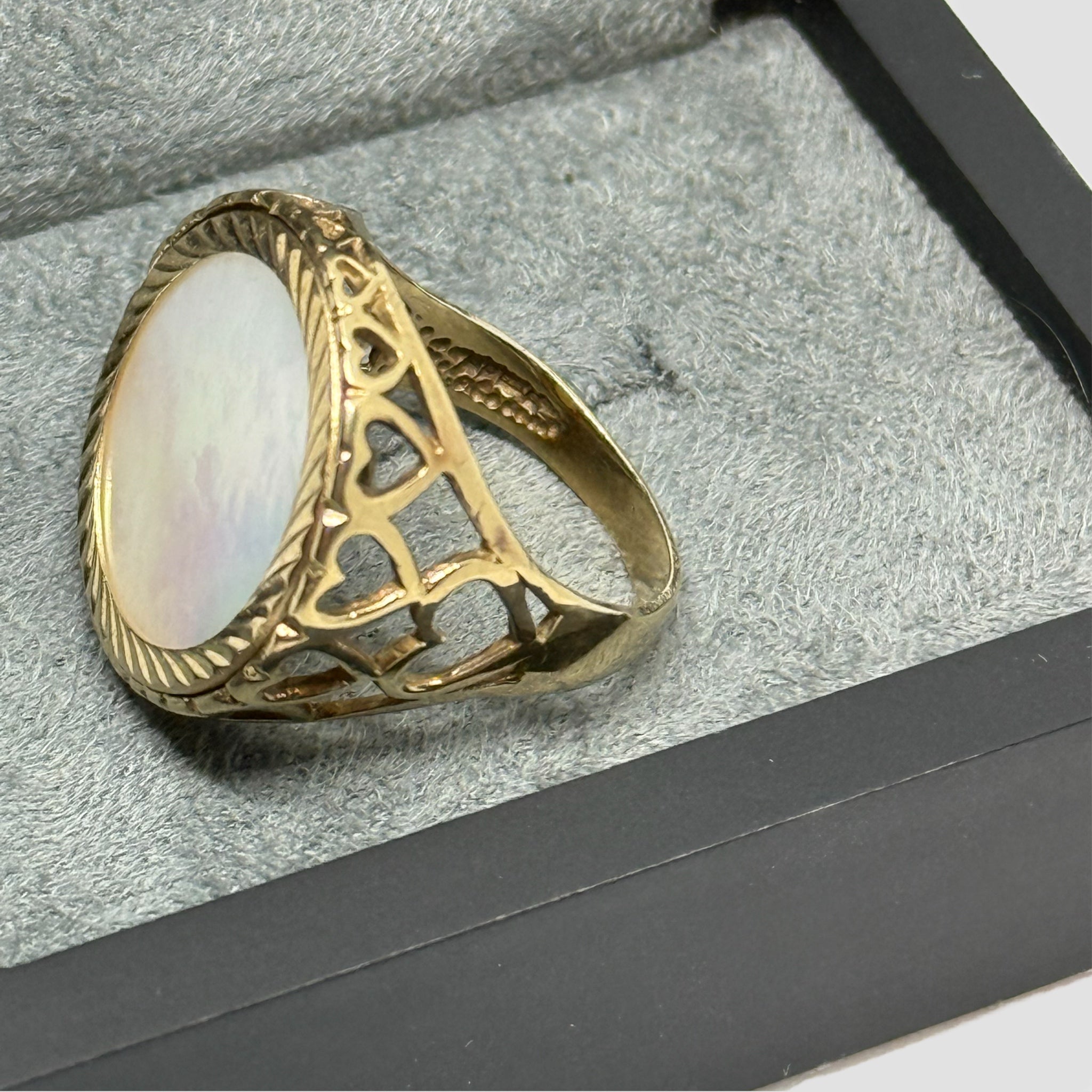 Mother Of Pearl Half Sovereign Ring