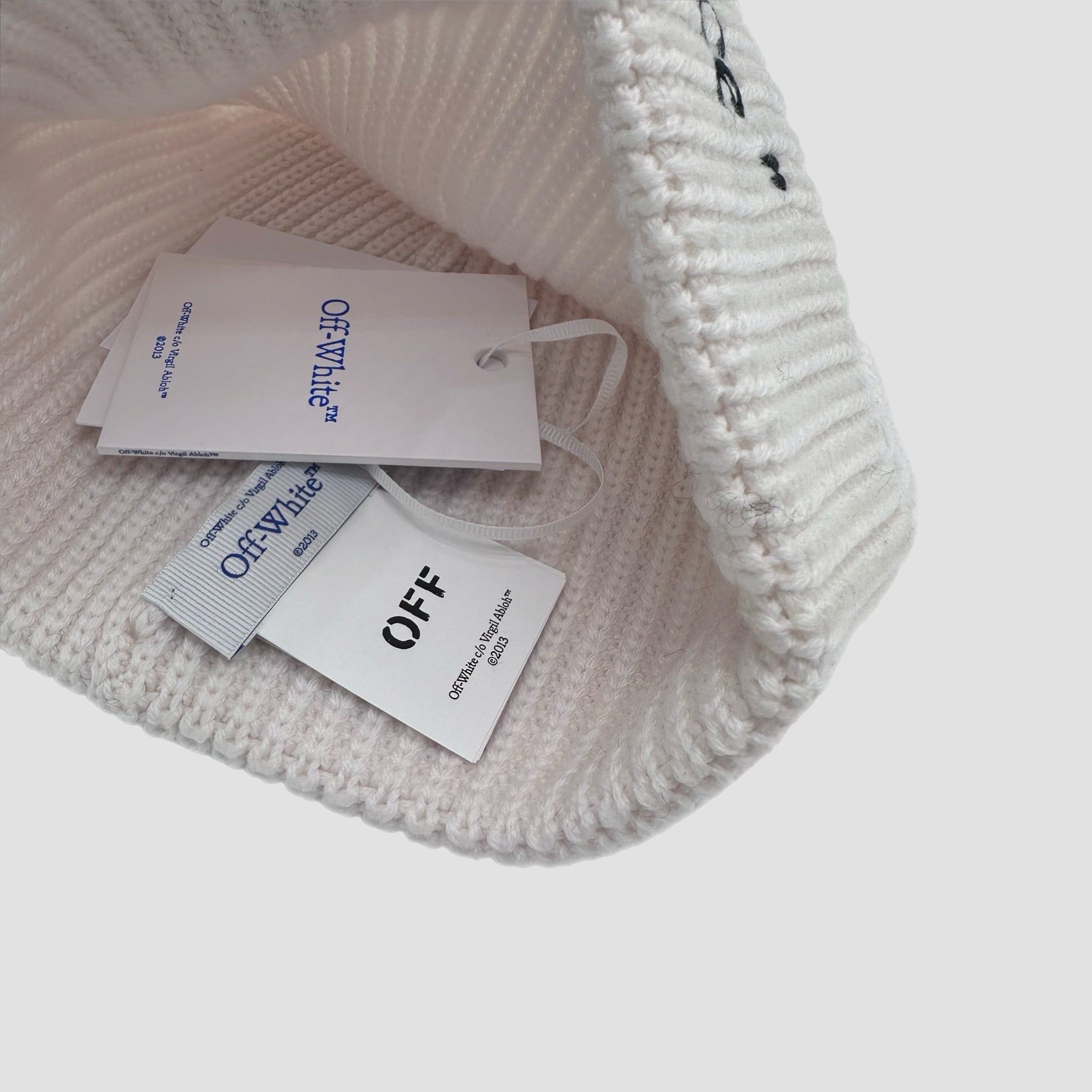 Off-White ‘No offence’ Classic Knit Beanie In White