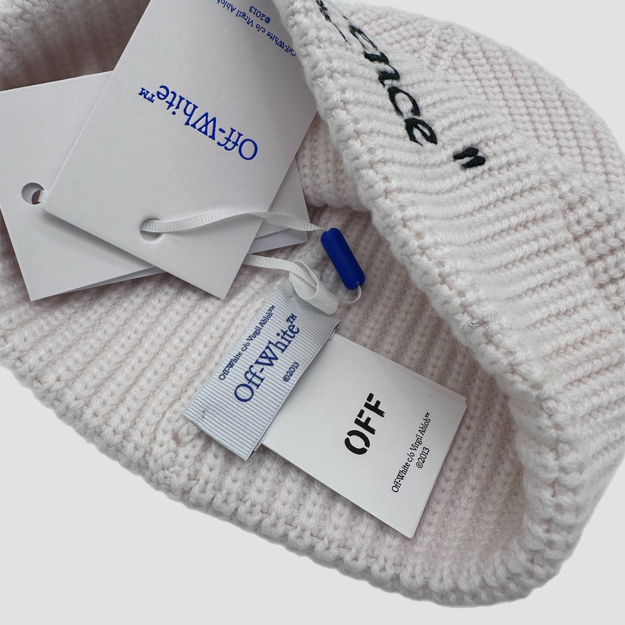 Off-White ‘No offence’ Classic Knit Beanie In White