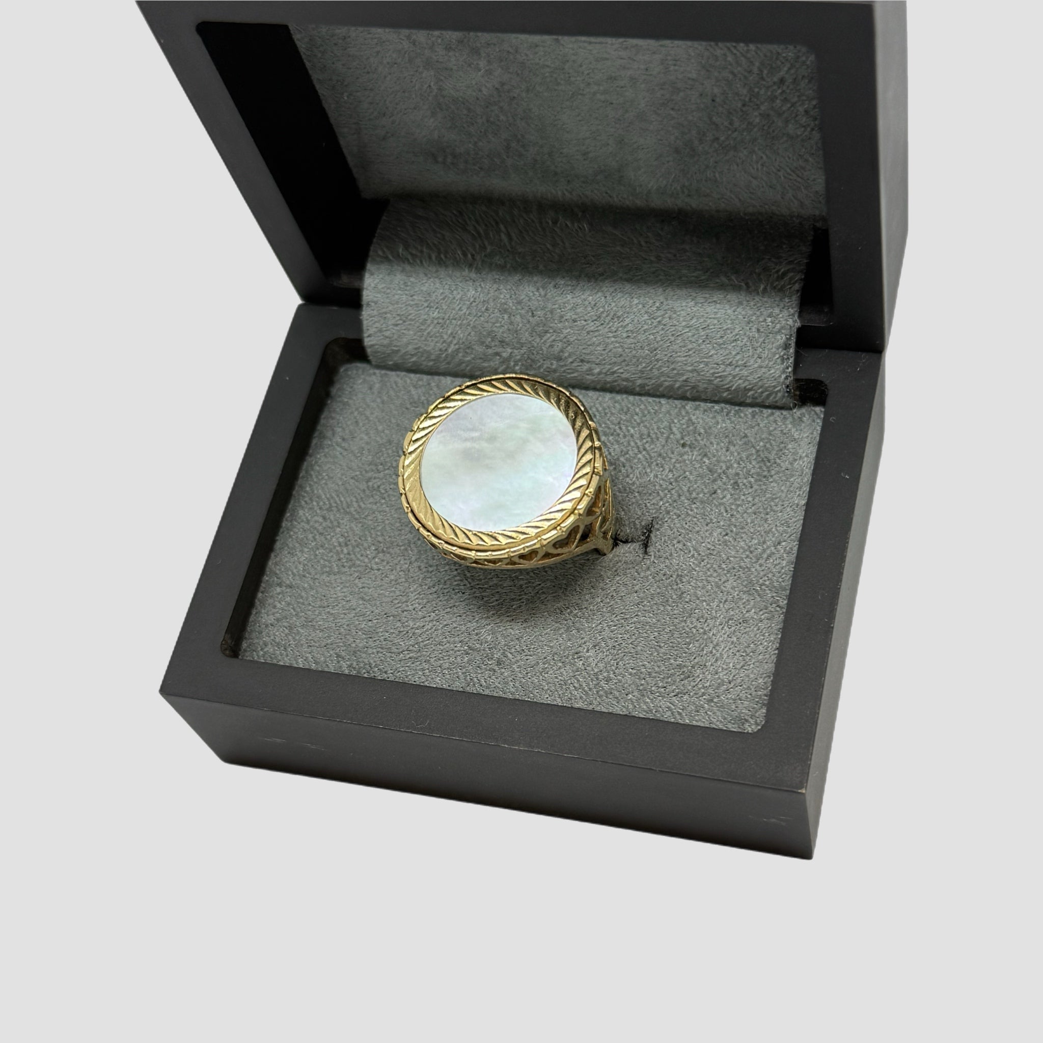 Mother Of Pearl Half Sovereign Ring