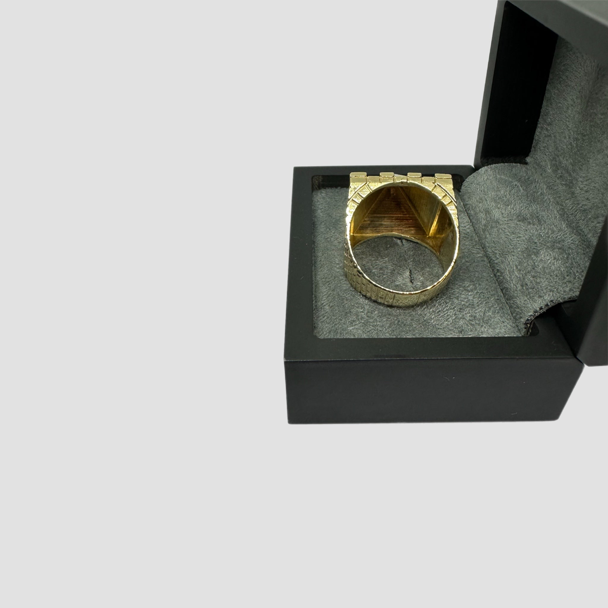 9ct Castle Pyramid Ring